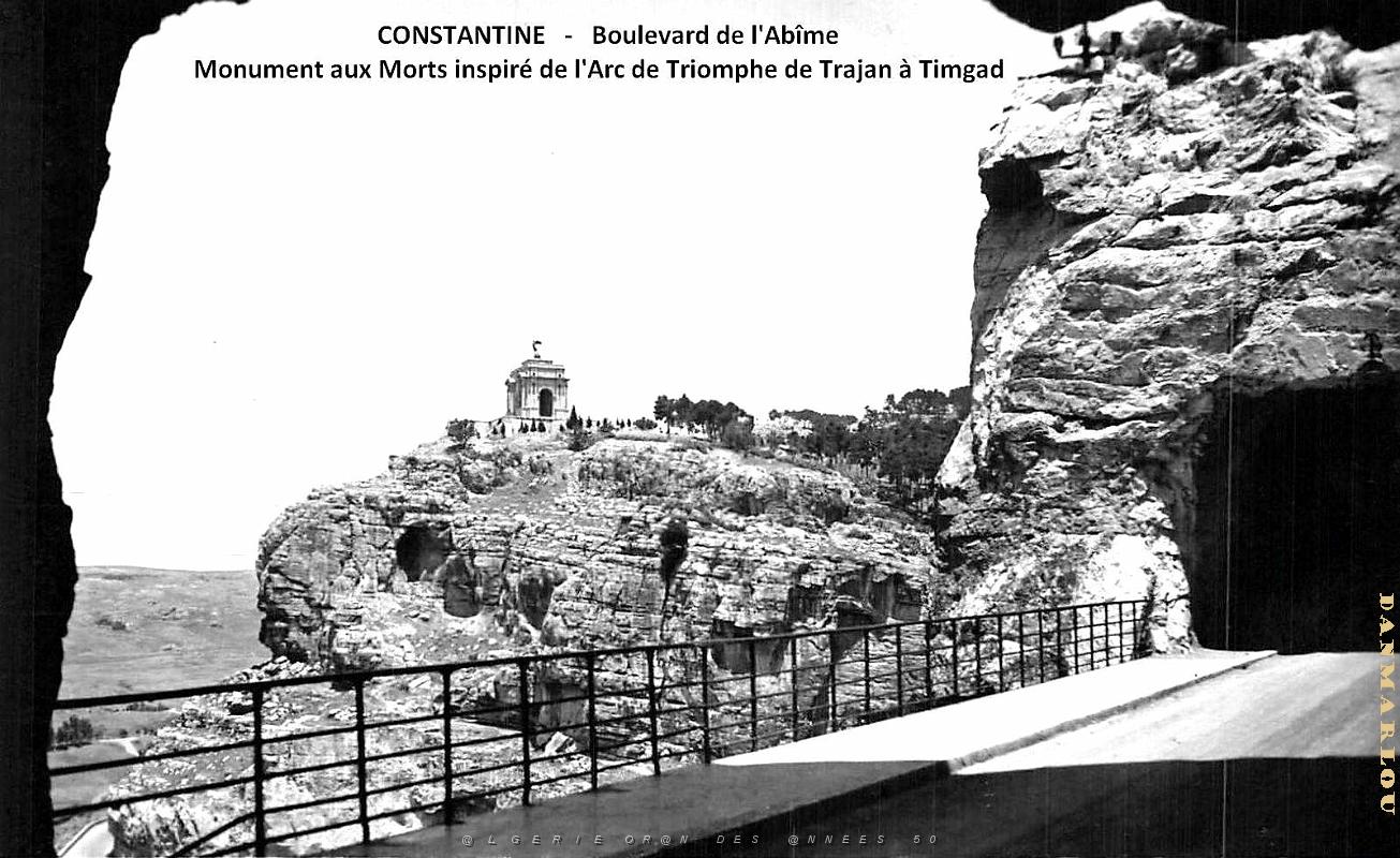 Constantine - Boulevard de l'Abime et Monument aux Morts.jpg